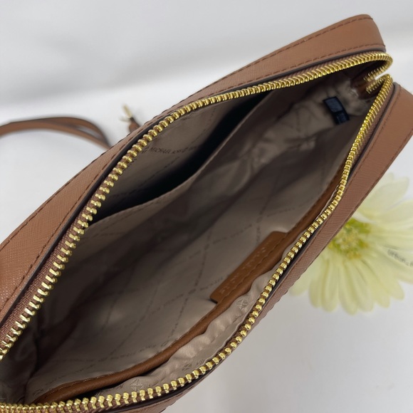 Michael Kors Jet Set ItemLG EW Crossbody - Picture 8 of 16